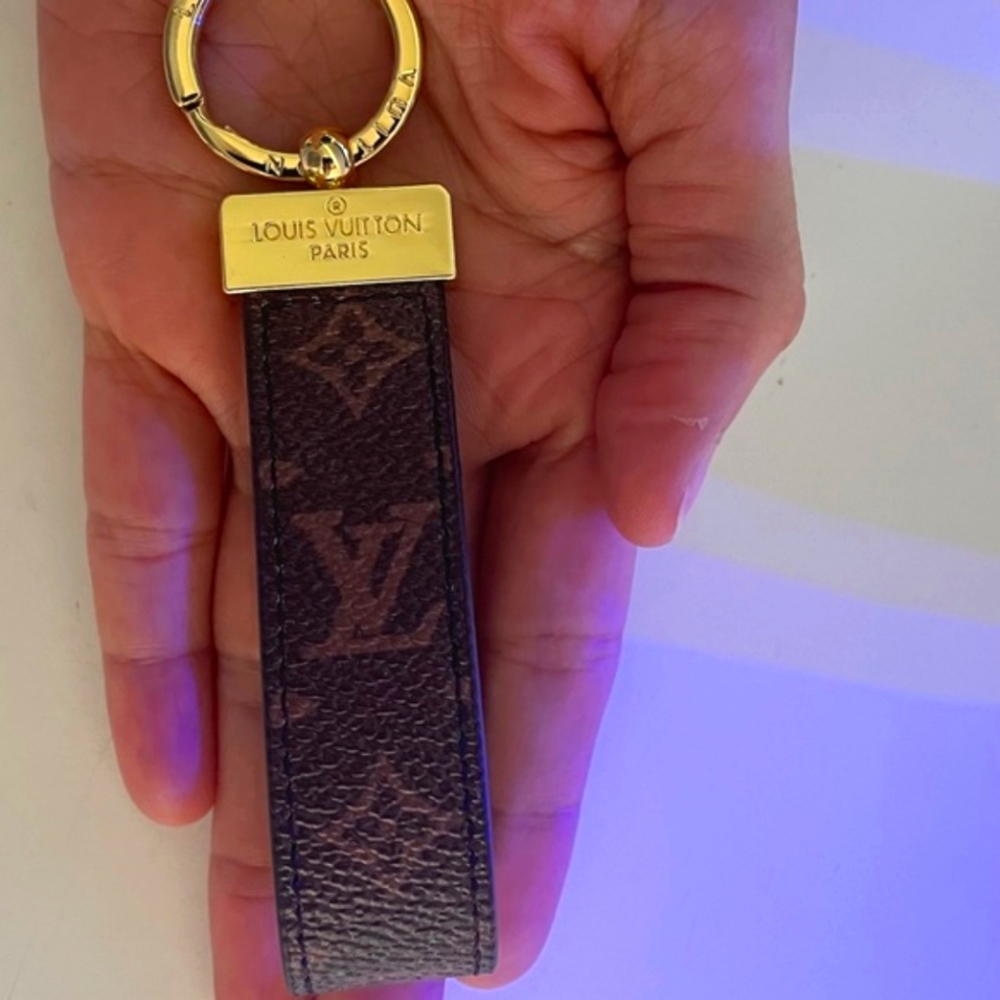 LV dragonne key holder